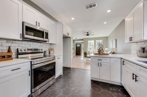 4547 Corregidor St, Dallas TX 75216-5015 exterior