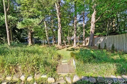 5247 Grn Pne Ct, Grand Rapids MI 49508-6124 exterior