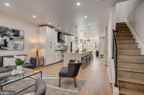 337 17th Pl, Washington, DC 20002-6621