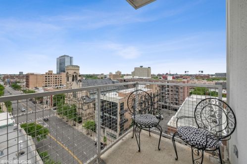 1845 Michigan Ave, Chicago IL  60616-1601 exterior