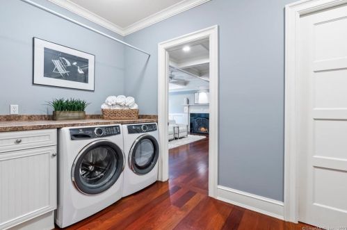 2 Thatcher Ter, Farmington CT 06032-1566 exterior