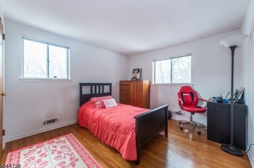 64 Glendale Ave, Livingston NJ 07039-2310 exterior