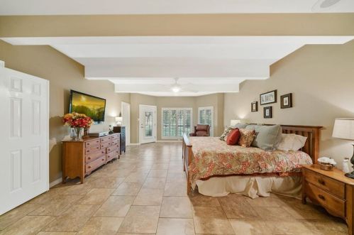 5703 Lockhill Rd, San Antonio TX 78240-1620 exterior