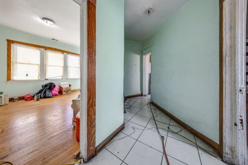 7448 Kenwood Ave, Chicago IL 60619-1427 exterior