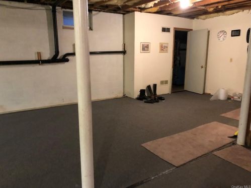 10 Farm Mdw Ln, Montgomery NY 12549-2100 exterior