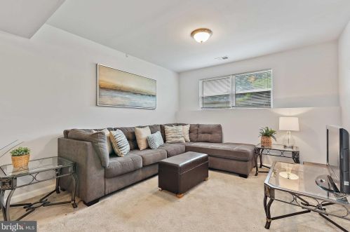 339 Beaghan Dr, Glen Burnie MD 21060-8226 exterior