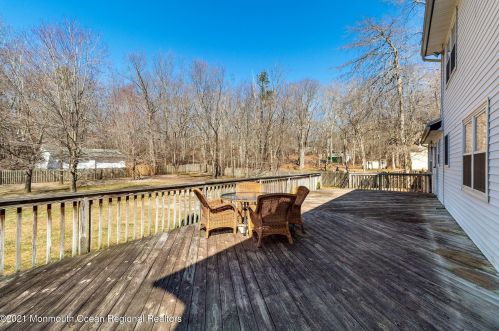 8 Cedar Ct, Jackson Twp NJ exterior