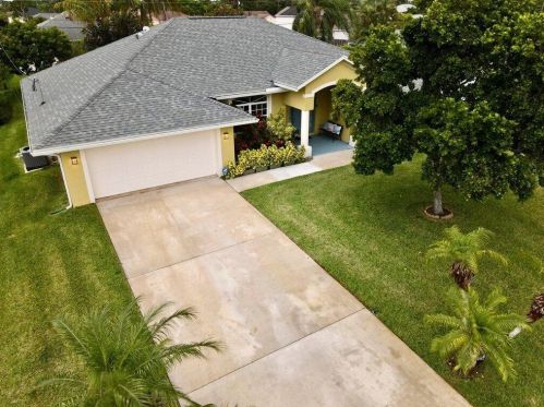 241 Dalton Cir, Fort Pierce FL 34953-5846 exterior