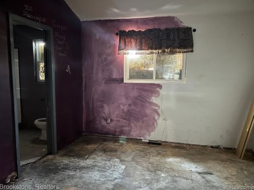 3255 Berent St, Flint, MI 48529-1430