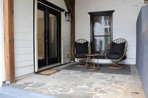 560 Morgan St, Atlanta GA 30308-2821 exterior