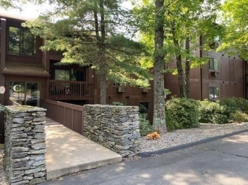 340 Sunderland Rd, Worcester MA  01604-2560 exterior