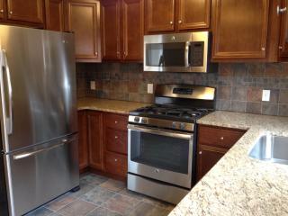 2672 Mayfield Rd, Cleveland OH  44106-5511 exterior