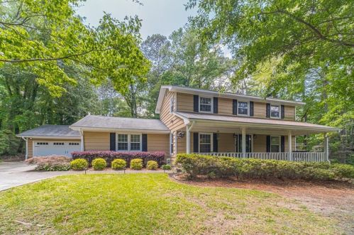 2201 Valley Creek Cir, Lithonia GA  30078-2532 exterior