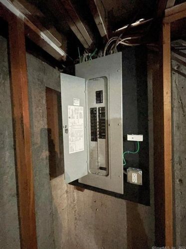 169 Dartmouth Rd, Manchester CT 06040-6616 exterior