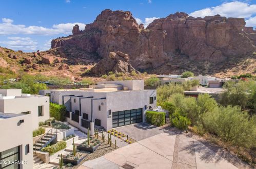 5841 Echo Canyon Cir, Phoenix AZ 85018-1243 exterior