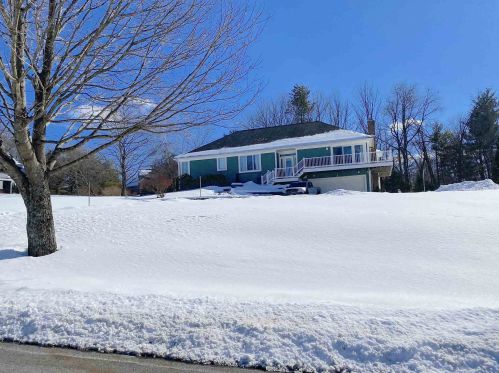 2 Fairview Dr, Concord NH 03301-6917 exterior