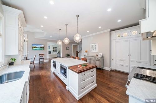 32 Ackerman Rd, Upper Saddle River NJ 07458 exterior