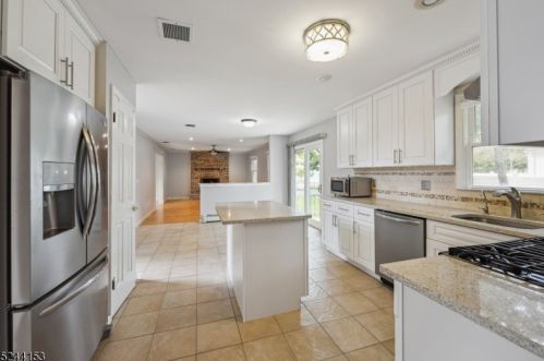 50 Kahl Rd, East Hanover, NJ 07936-1340