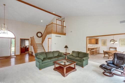 16820 Renee Dr, Macomb Township MI 48042-2324 exterior