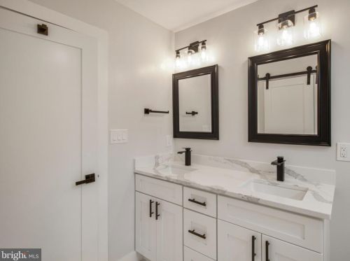 2911 17th St, Washington DC  20018-1825 exterior