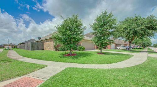 2001 Acorn Glen Trl, Fresno, TX 77545-6027