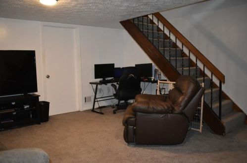 665 Newton Sq, Moon Twp PA 15108-1050 exterior