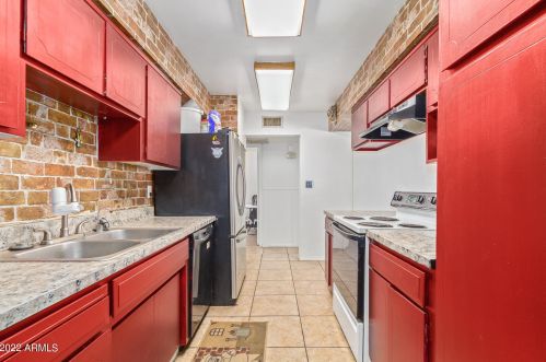 3340 Desert Cv Ave, Phoenix AZ 85028-3514 exterior