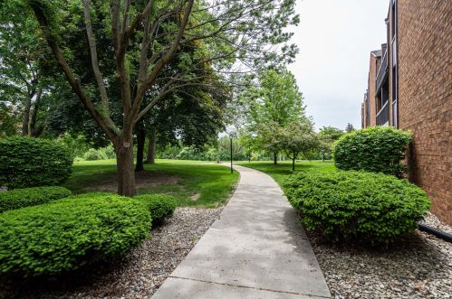 4215 100th St, Milwaukee WI  53222-1301 exterior