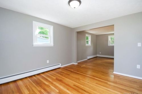 50 Standish St, Enfield CT 06082-6113 exterior