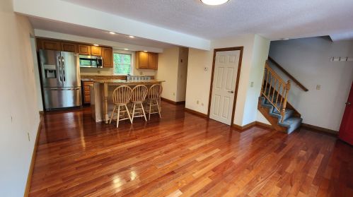 42 Hoit Rd, Concord NH  03301-1803 exterior