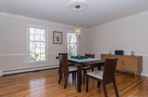 11 Farrar Ln, Ridgefield CT 06877-2406 exterior