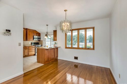 6 Gaymor Ln, Commack NY 11725-1305 exterior