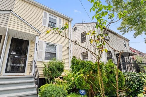 4140 Murdock Ave, Bronx NY 10466-2114 exterior