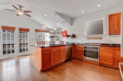 3056 Hoyne Ave, Chicago IL 60643-1121 exterior