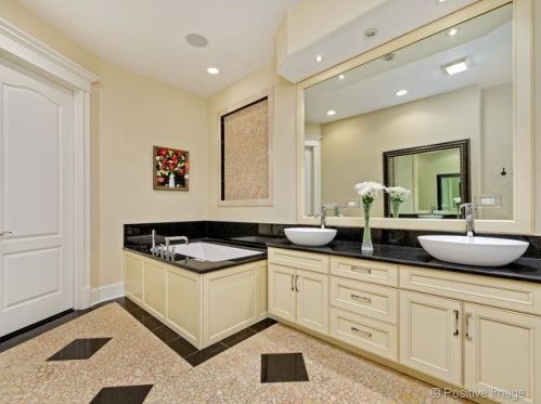 1126 Lill Ave, Chicago IL 60614-2018 exterior