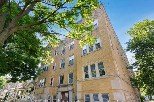 3357 Belle Plaine Ave, Chicago, IL 60618-2335