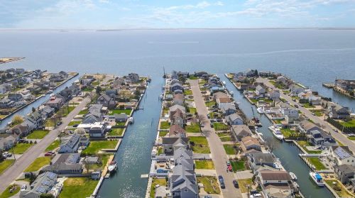 95 Midway St, Babylon NY  11702-4311 exterior