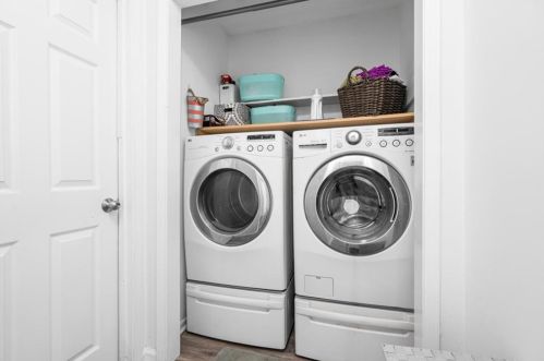 955 Lake Dr, Lithonia GA  30039-5747 exterior