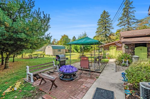 224 Elizabeth St, Sylvan Beach MI 49461-1311 exterior