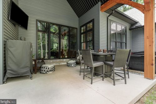 2054 Church Rd, Hummelstown PA exterior