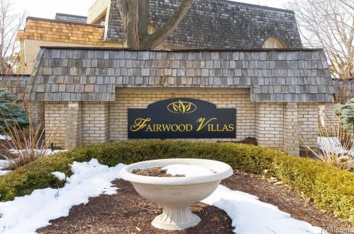 1249 Oakwood Ct, Rochester MI 48307-2539 exterior