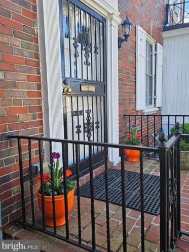 1358 Juniper St, Washington, DC 20012-1454