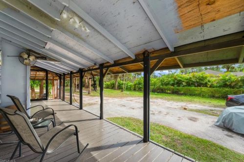 120 18th St, Naples, FL 34120-3639