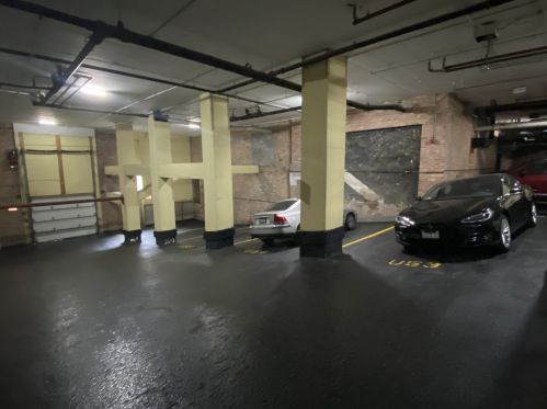 616 Fulton St, Chicago IL  60661-1251 exterior