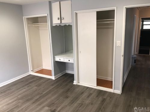 11 Comstock Rd, Edison NJ  08817-3819 exterior