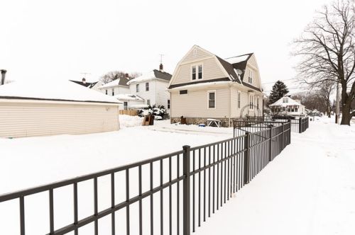 905 Tappan St, Bull Valley IL 60098-2451 exterior