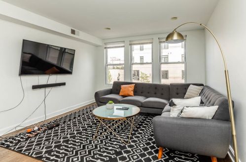 938 Noble St, Chicago IL  60642-5303 exterior