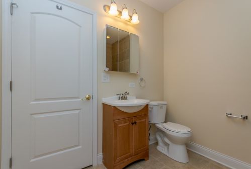 7001 East End Ave, Chicago IL 60649-1421 exterior