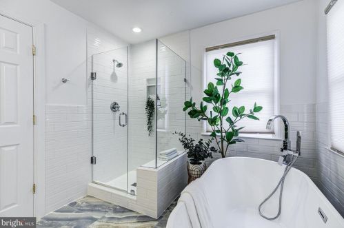 213 Creek Valley Ln, Rockville MD  20850-5603 exterior