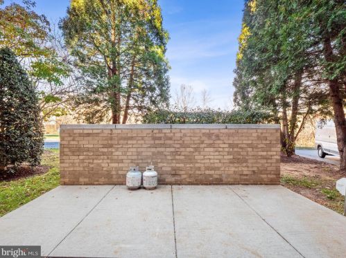 7425 Democracy Blvd, Bethesda MD  20817-1228 exterior